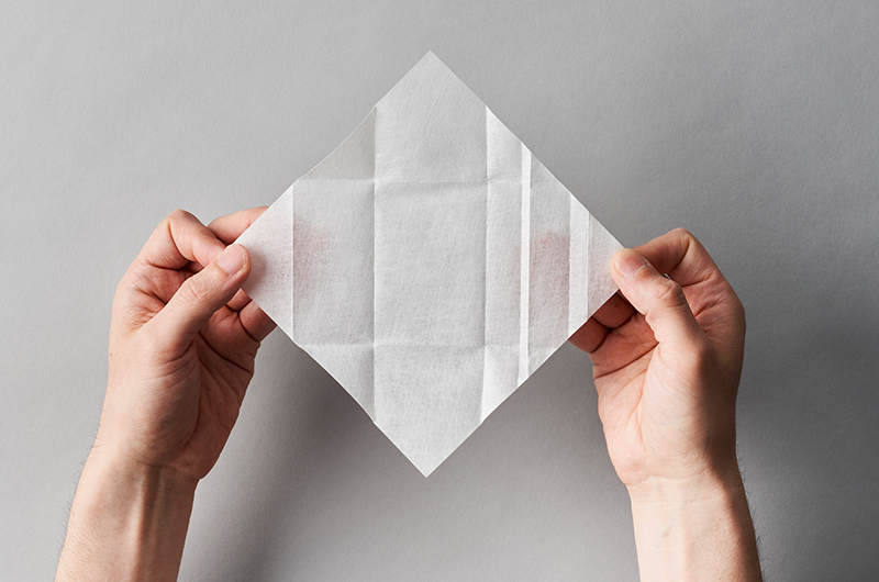 パタパタと開閉して、折り方を確認できる見本帳