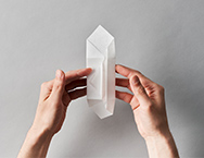 パタパタと開閉して、折り方を確認できる見本帳