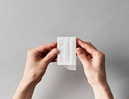 パタパタと開閉して、折り方を確認できる見本帳